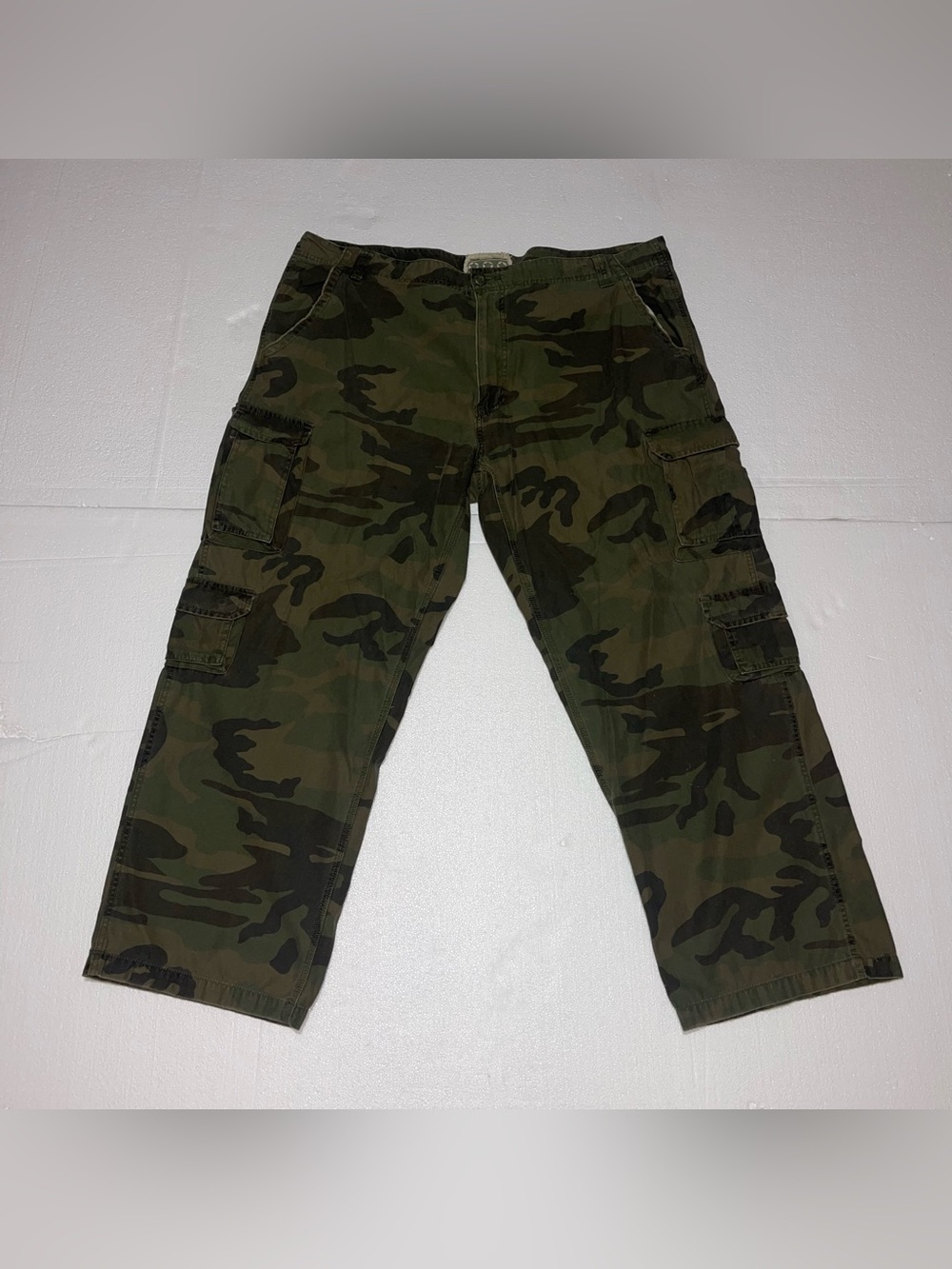 Vintage No Boundaries Camo Cargo Pants Men’s Size 46x32 Y2K Grunge Skater